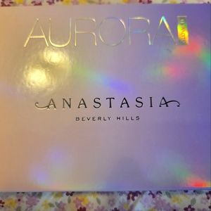 Anastasia aurora Glow kit